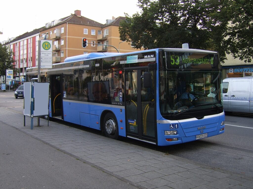was wiegt ein bus