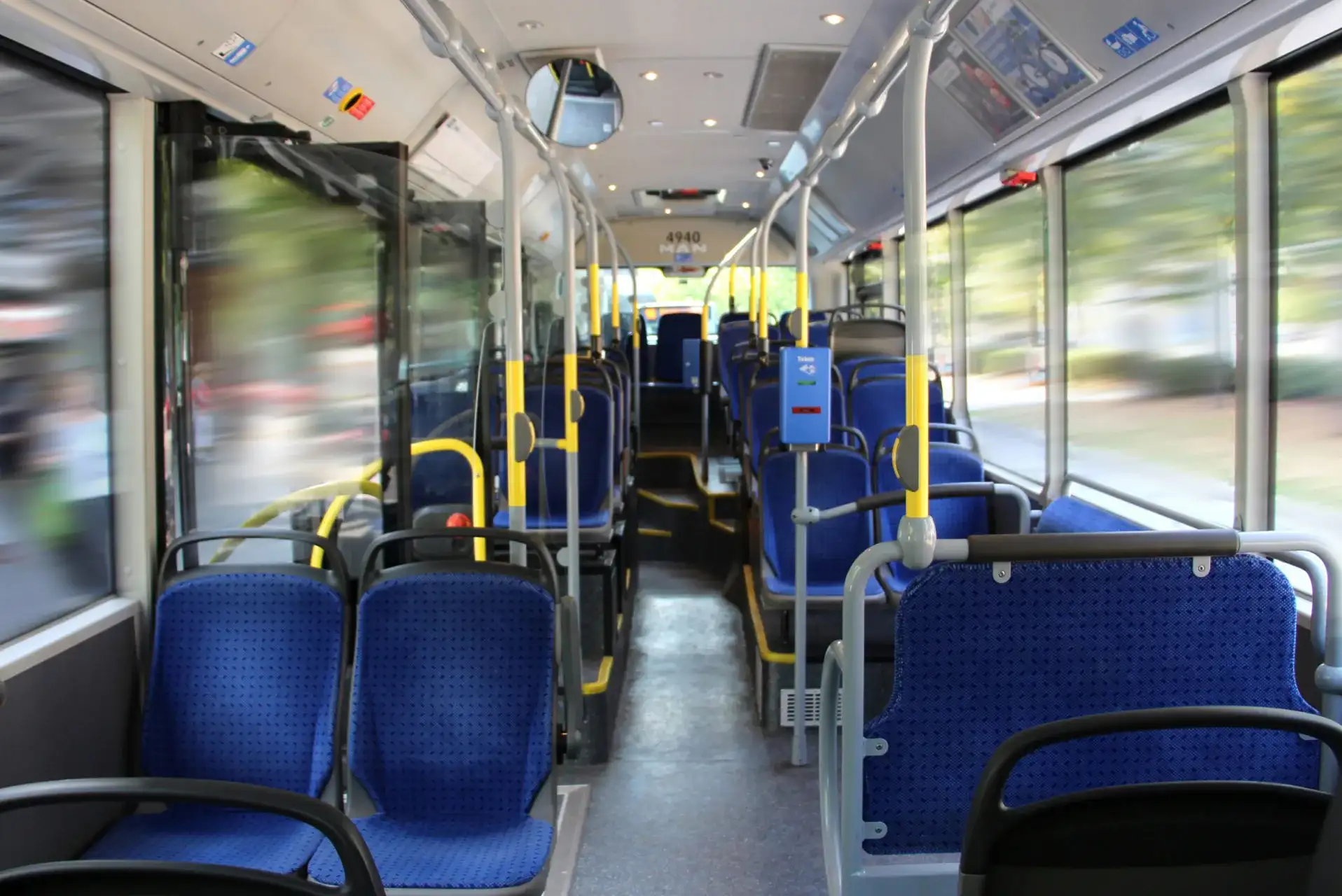 was wiegt ein bus