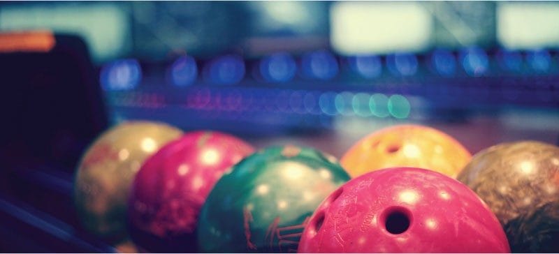 was wiegt eine bowlingkugel