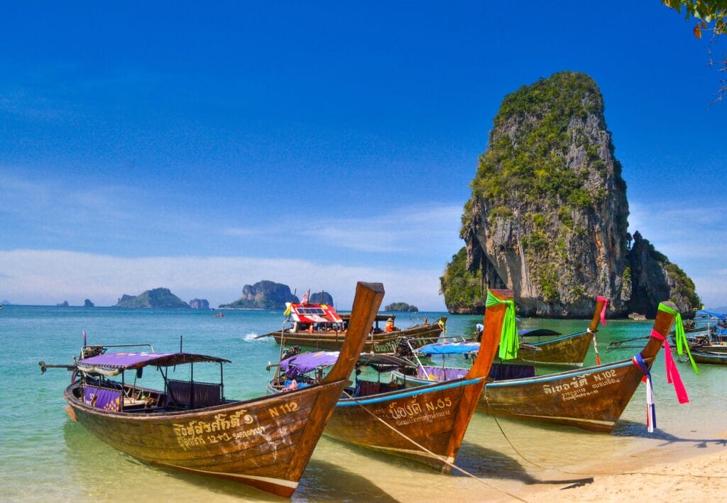 Wie lange fliegt man nach thailand