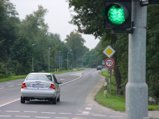 was ist außerorts auf vorfahrtstraßen erlaubt