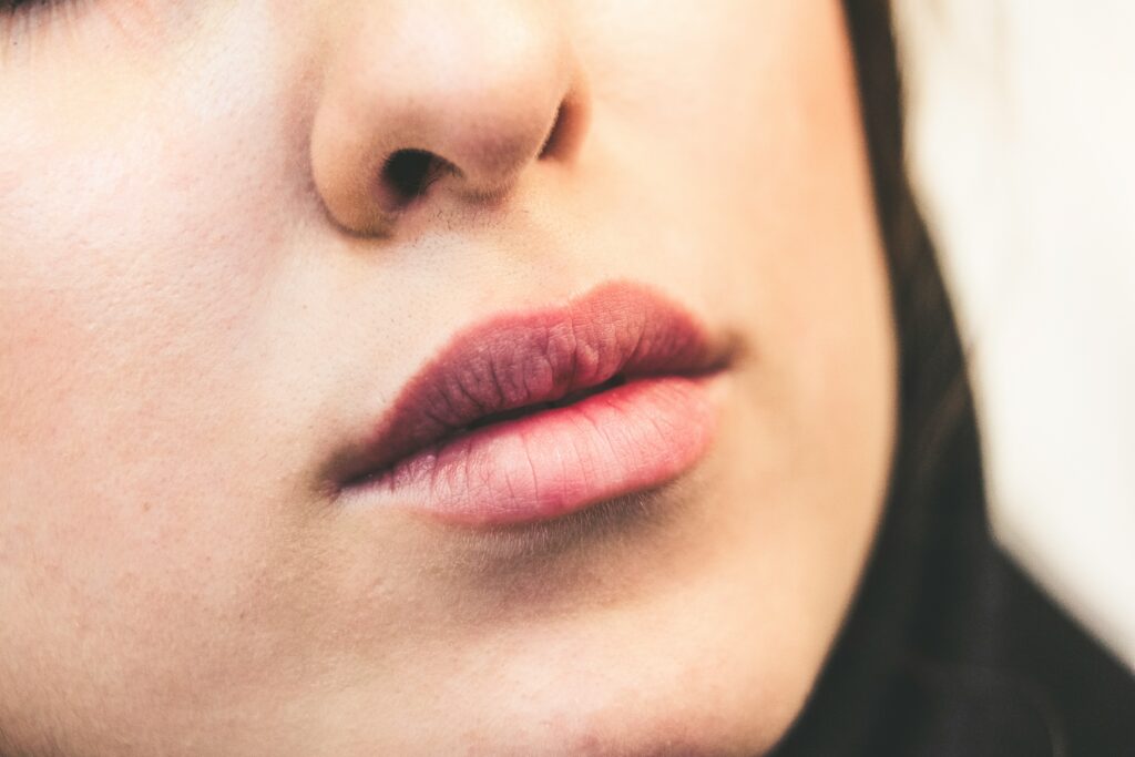was hilft gegen trockene Lippen