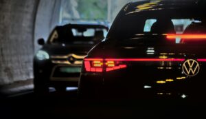 sie bemerken im tunnel einen unfall. was ist zu tun
