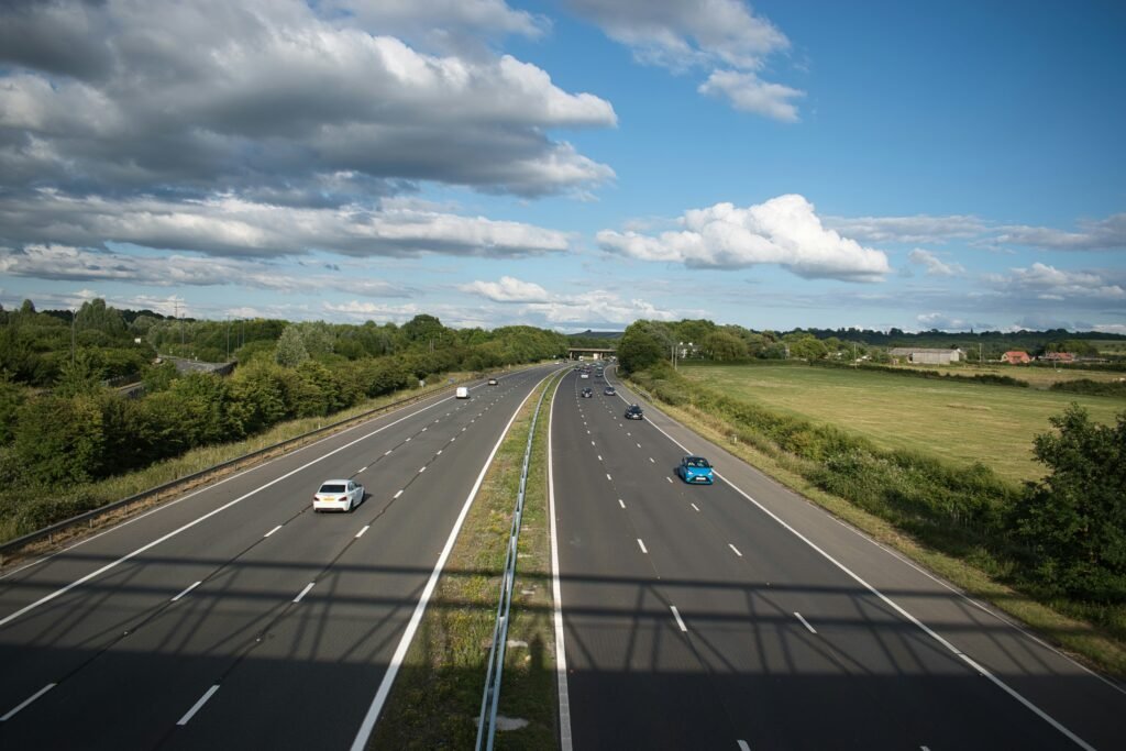was müssen sie beim einfahren auf die autobahn beachten