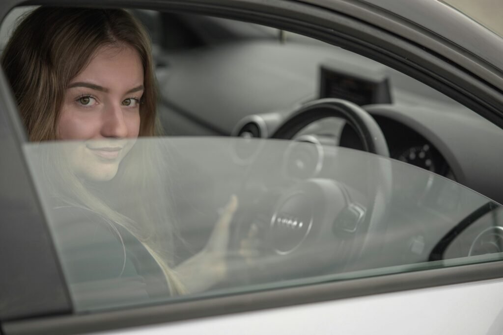Was kann die Aufmerksamkeit im Straßenverkehr beeinträchtigen