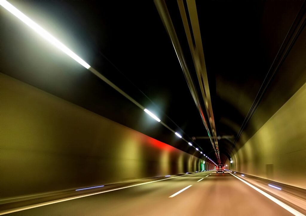 Was müssen Sie beachten bevor Sie in einen Tunnel einfahren?