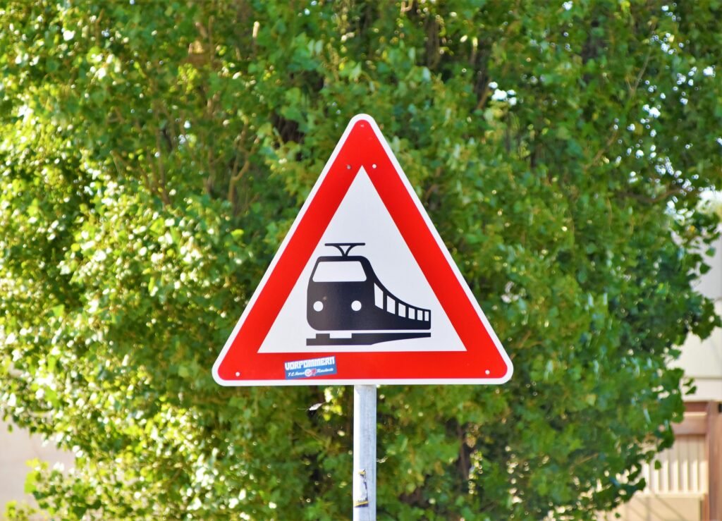 was müssen sie beim überqueren einer vorfahrtstraße beachten