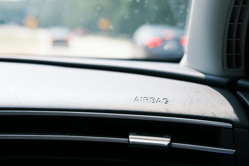 was ist hinsichtlich der gewünschten schutzwirkung von airbags zu beachten