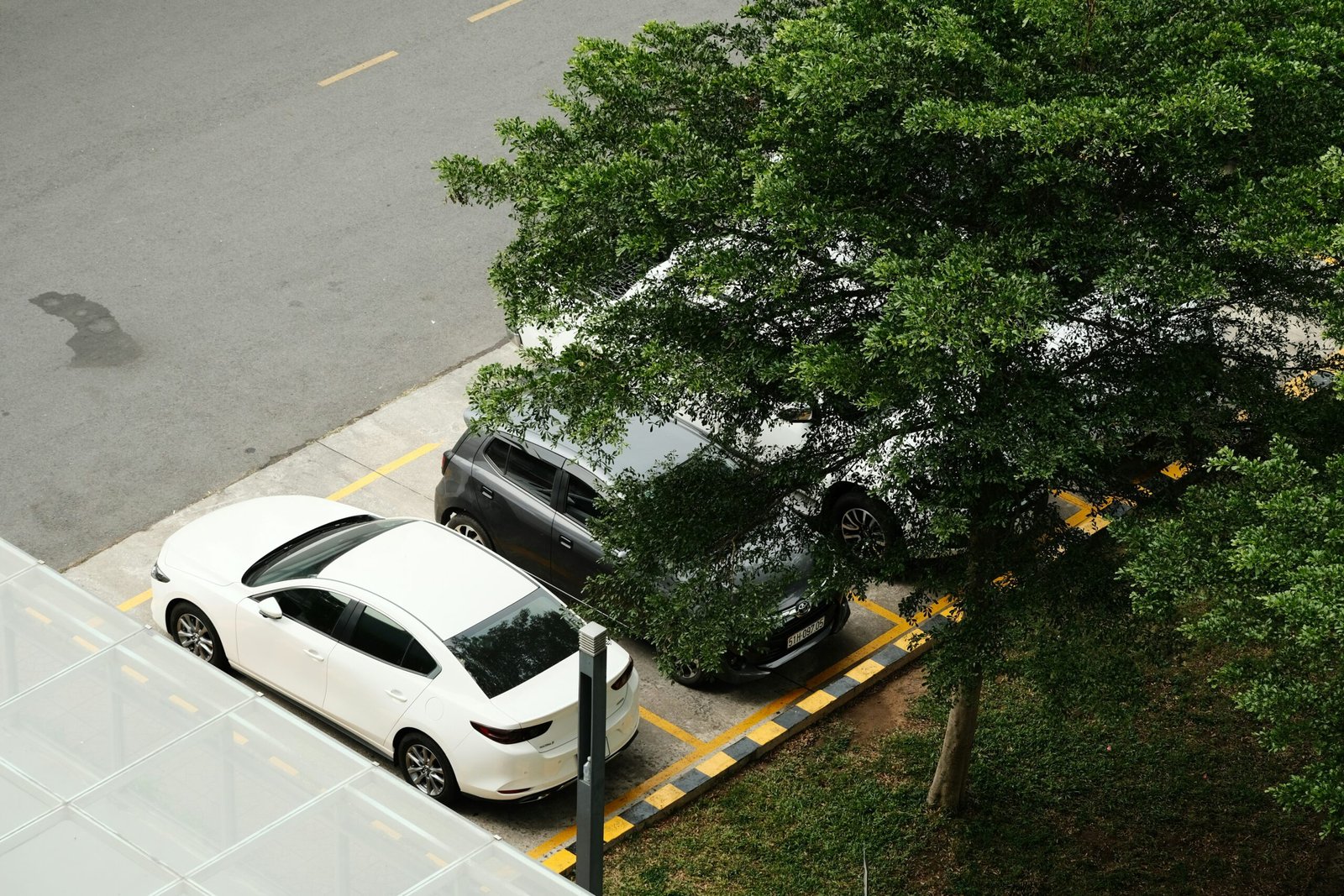wie kann sie der aktive parkassistent beim einparken unterstützen