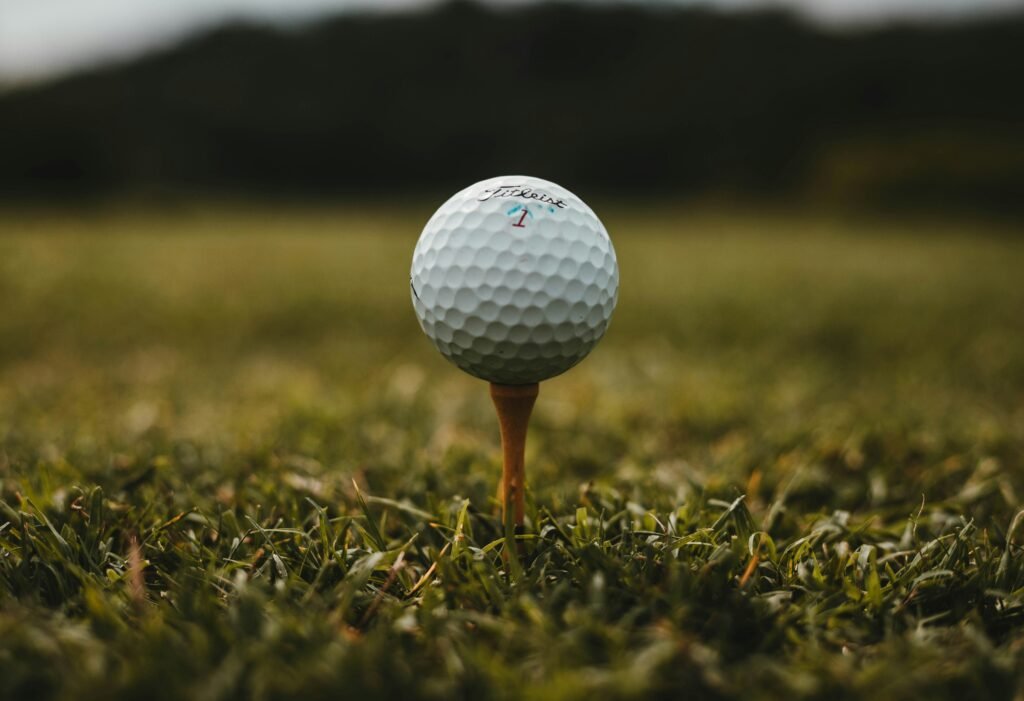 Wie viele Einkerbungen hat ein Golfball