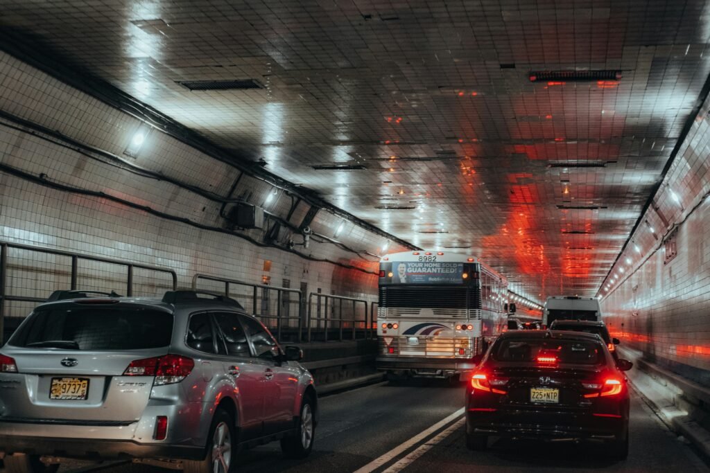 wie müssen sie sich bei einem stau im tunnel verhalten