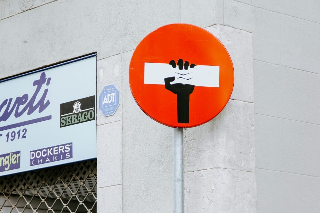 Worauf weist dieses Verkehrszeichen hin
